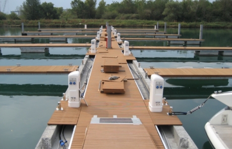 10 – Etrusca su pontile in cemento e copertura in wpc
