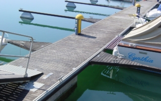 19 – Lucciola su pontile alluminio
